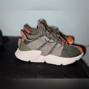 Adidas Prophere J “trace olive”